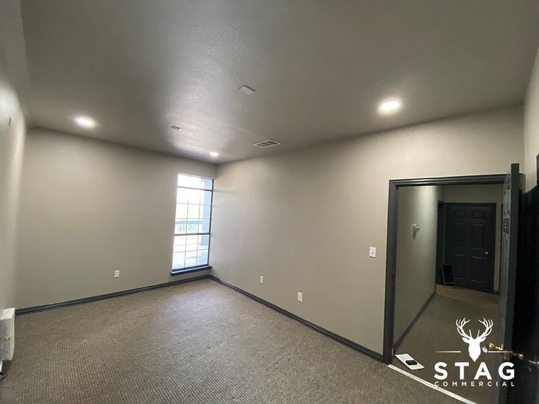 More Photos Of 525 S Carroll Blvd, Denton Office Residential For Lease