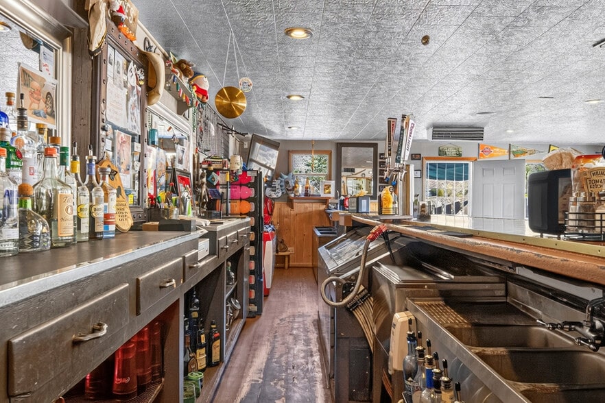 More Photos Of 146 1st Ave, Parshall Bar For Sale