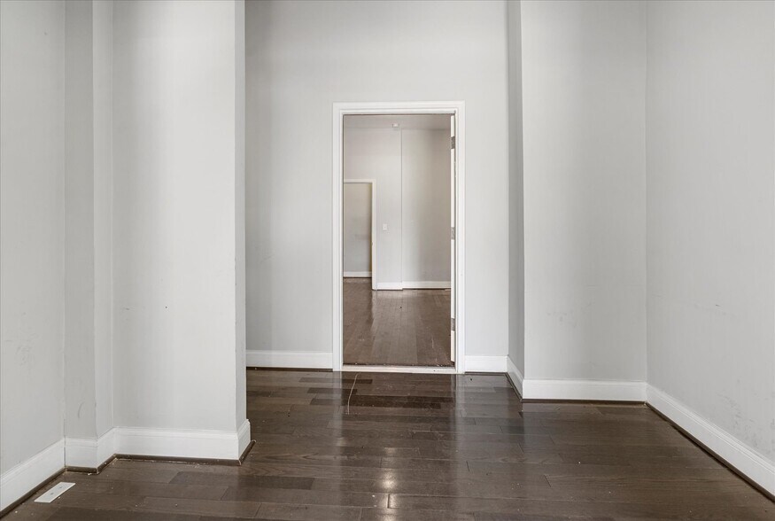 More Photos Of 204 E 25th St, Baltimore Office For Sale
