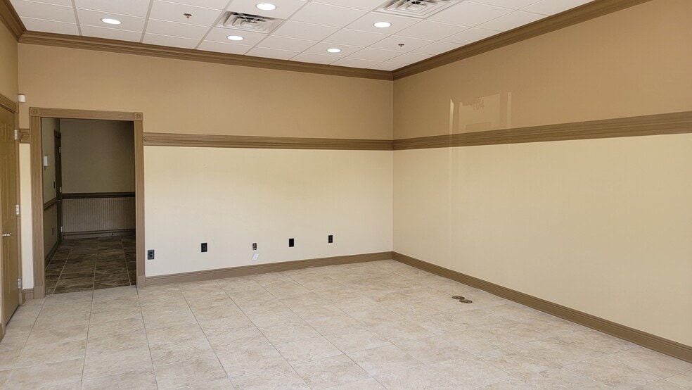 More Photos Of 8725 Youngerman Ct, Jacksonville Flex For Lease