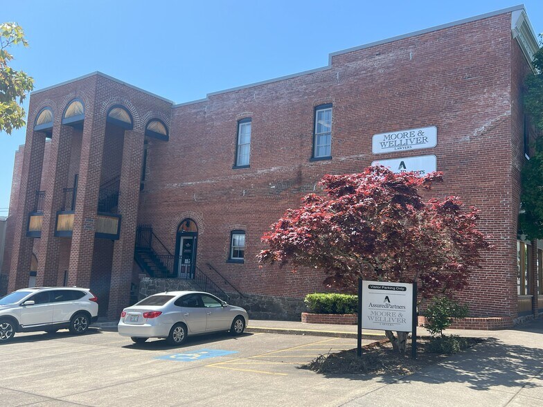 More Photos Of 2000 Pacific Ave, Forest Grove Storefront Retail Office For Lease