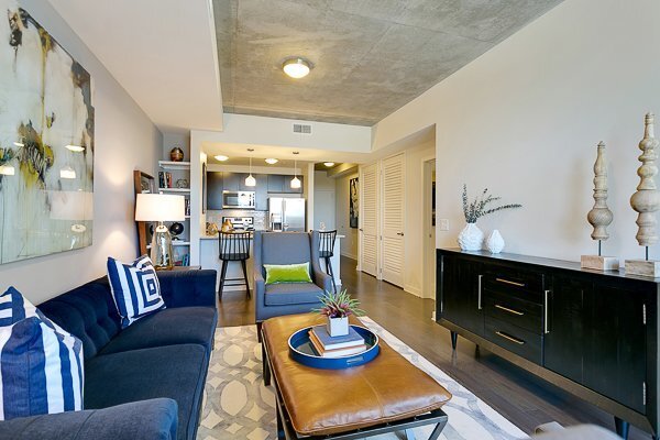 More Photos Of 1701 Payne St, Dallas Apartments For Lease