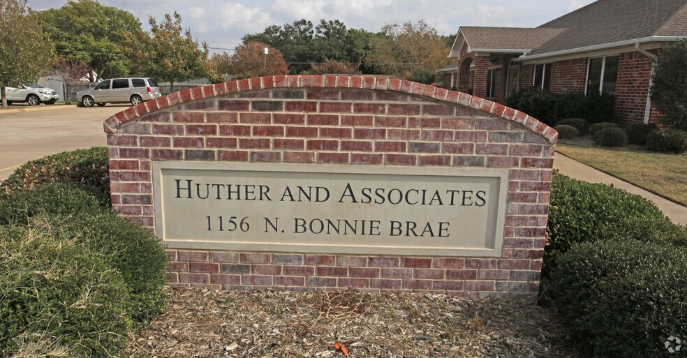 More Photos Of 1156 N Bonnie Brae St, Denton Medical For Sale