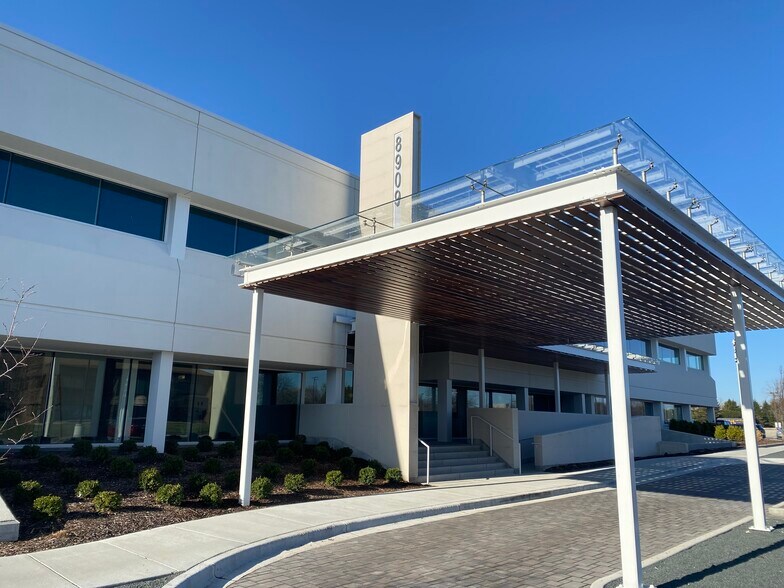 More Photos Of 8909 N Port Washington Rd, Milwaukee Office For Lease