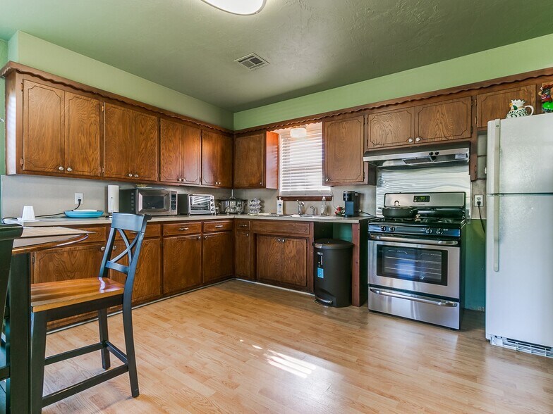 More Photos Of 16446 NE 23rd St, Choctaw Office Residential For Sale