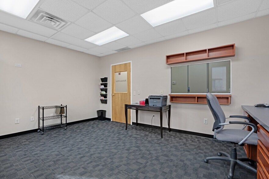 More Photos Of 1740 Oak Tree Rd, Edison Medical For Sale