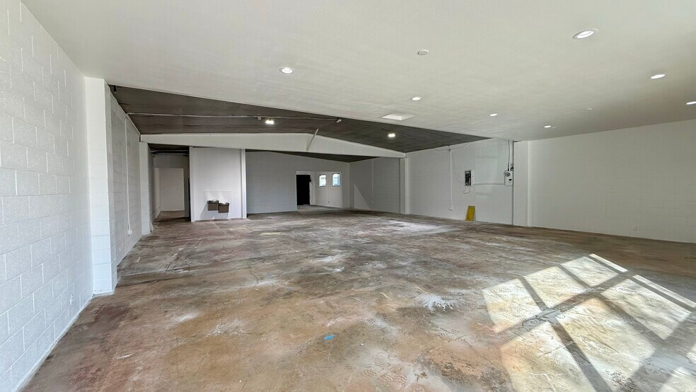 More Photos Of 1241 W Holt Ave, Pomona Storefront Retail Office For Lease