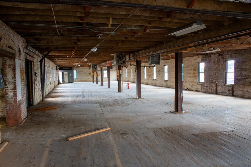 More Photos Of 1224 Mill St, Jasper Manufacturing For Lease