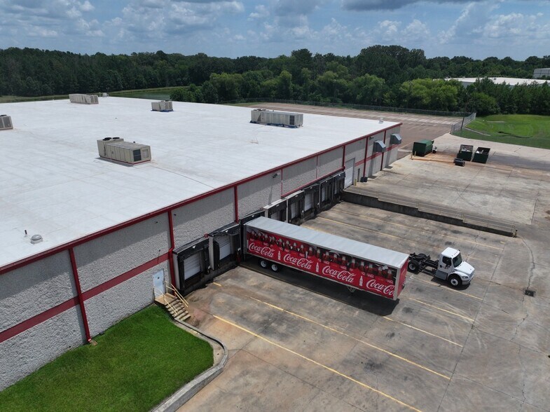 More Photos Of 190 NW Industrial Pky, Jackson Manufacturing For Lease