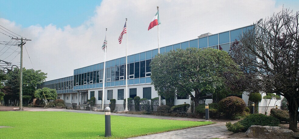 More Photos Of 100 Bomont Pl, Totowa Warehouse For Lease