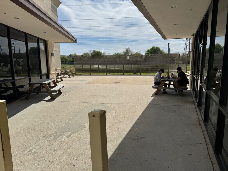 More Photos Of 9522 Huffmeister Rd, Houston Storefront Retail Office For Lease