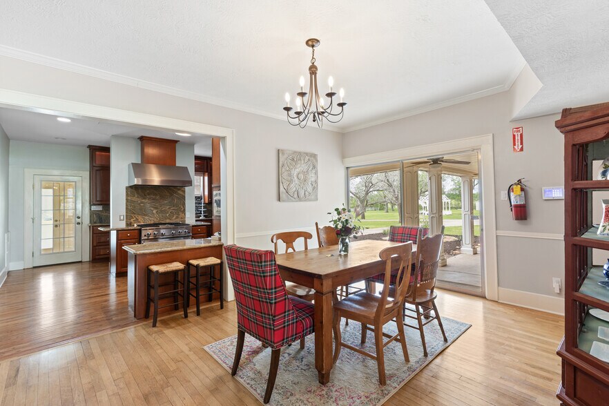 More Photos Of 53447 Highway 290, Hempstead Specialty For Sale