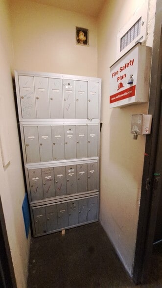 More Photos Of 248 Queen St E, Toronto Storefront For Sale