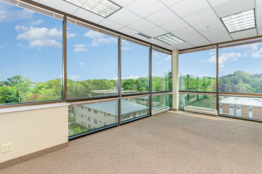 More Photos Of 941 Hillwind Rd NE, Minneapolis Medical For Lease