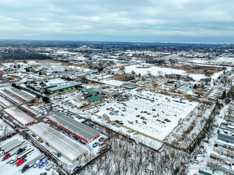 More Photos Of 3535 Washington St, Gurnee Warehouse For Sale