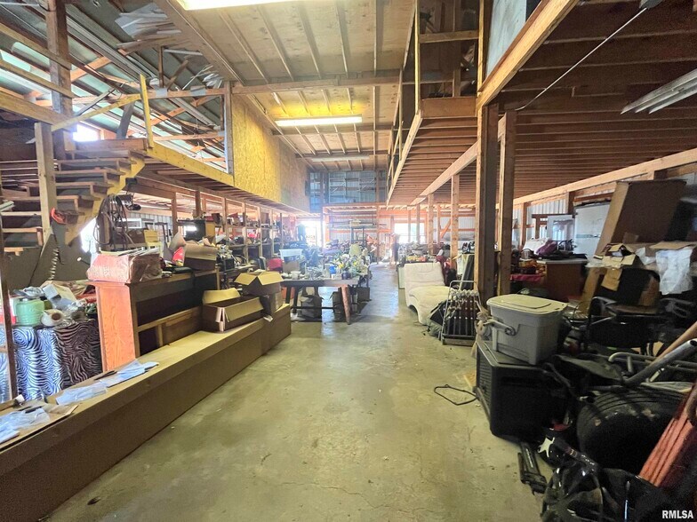 More Photos Of 421 E Moneta Ave, Peoria Heights Self Storage For Sale