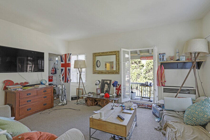 More Photos Of 153-157 W Channel Rd, Santa Monica Apartments For Sale
