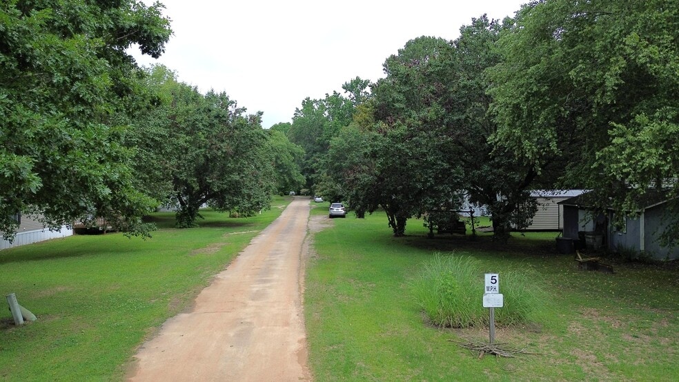 More Photos Of 106 Valencia Ave, Goldsboro Manufactured Housing Mobile Home Park For Sale