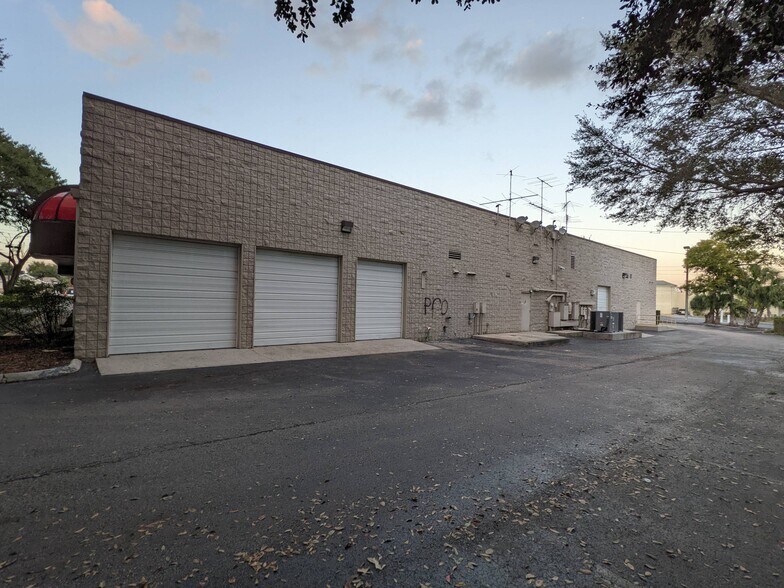 More Photos Of 614 E Altamonte Dr, Altamonte Springs Freestanding For Sale