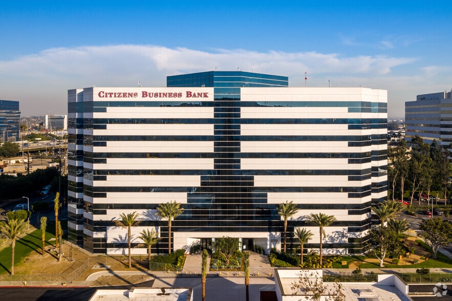 More Photos Of 970 W 190th St, Torrance Unknown For Lease