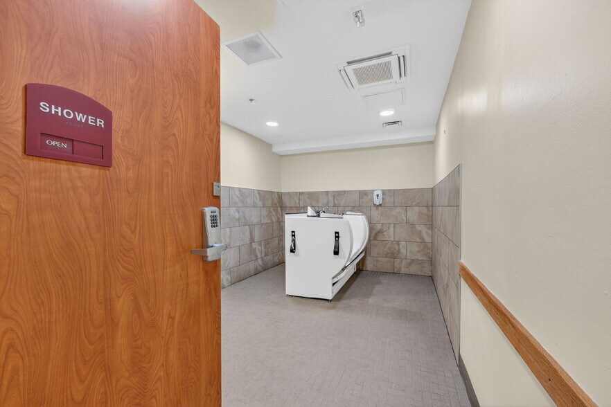 More Photos Of 106 Hospital Dr, Smithville Assisted Living For Sale