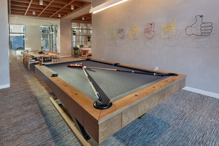 More Photos Of 2 Bethesda Metro Ctr, Bethesda Office For Lease