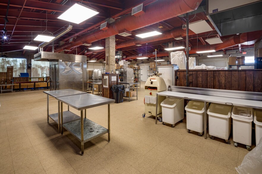 More Photos Of 702 Mall Blvd, Brunswick Supermarket For Sale