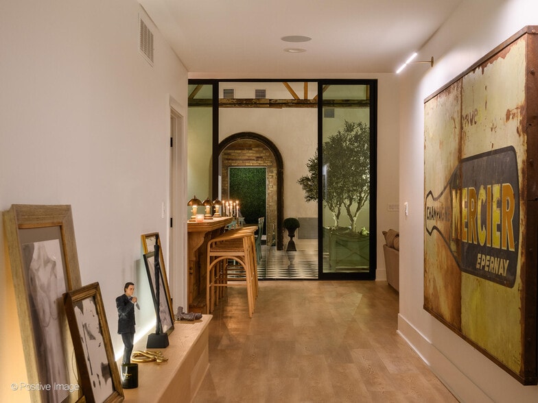 More Photos Of 2733 N Pulaski Rd, Chicago Showroom For Sale