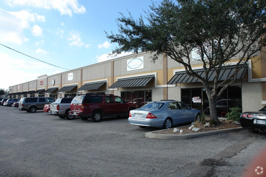 More Photos Of 15602 Northwest Blvd, Robstown Unknown For Lease