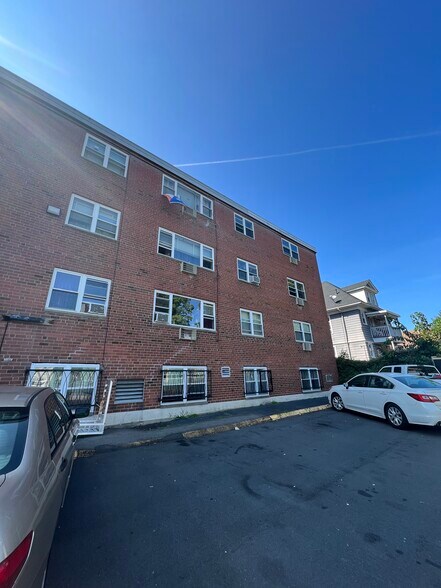 More Photos Of 256 S Marshall St, Hartford Apartments For Sale