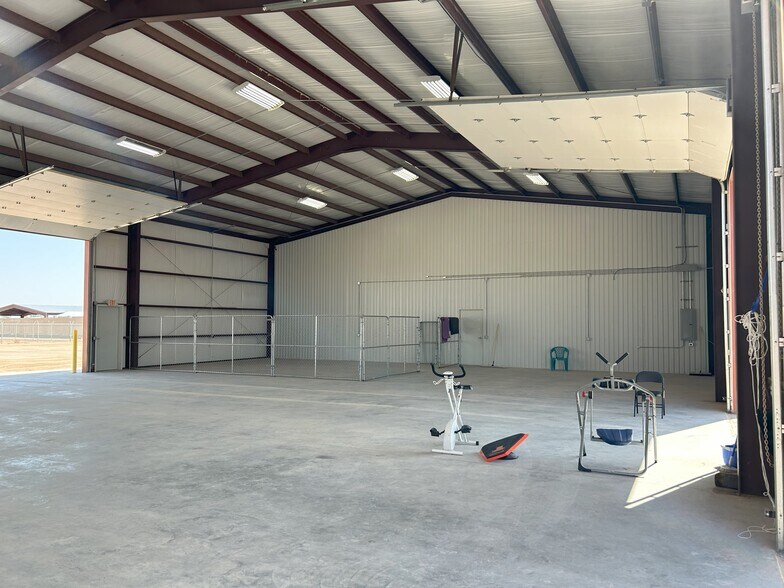 More Photos Of 1463 Oil Mill Rd, Pecos Warehouse For Lease