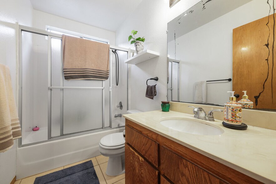 More Photos Of 380 Plymouth Dr, Vista Apartments For Sale