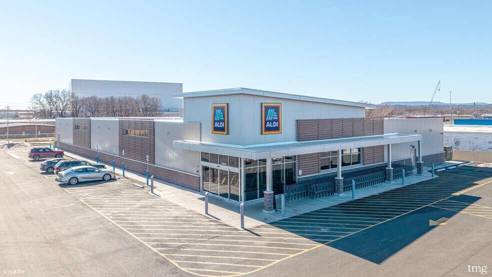 More Photos Of 2400 E Main St, Russellville Freestanding For Sale