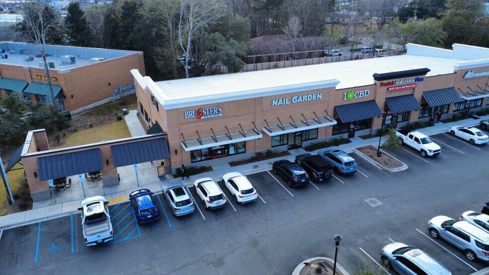 More Photos Of 143 Berkeley Cir, Summerville Storefront Retail Office For Lease