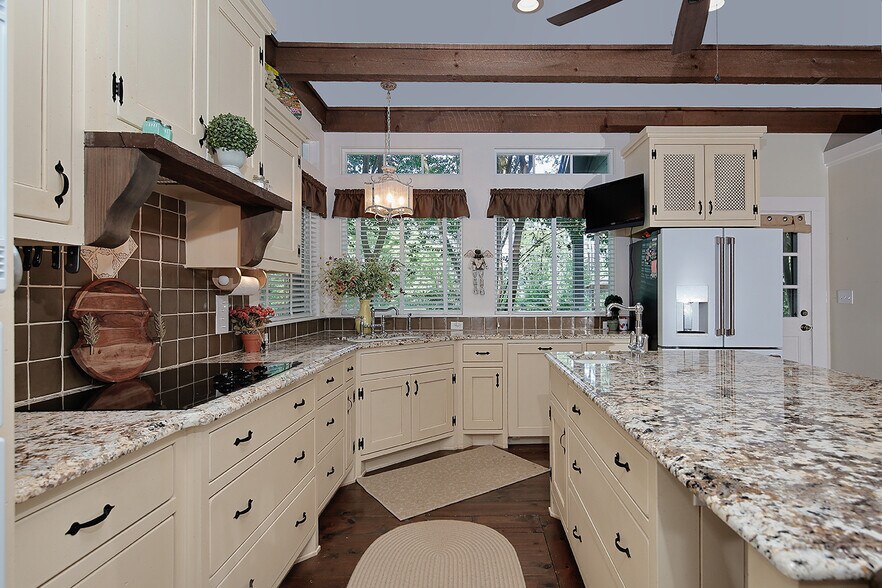 More Photos Of 15598 Bedford Ln, Conroe Specialty For Sale