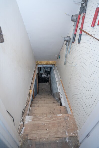 More Photos Of 7427 Dyke Rd, Clay Freestanding For Lease