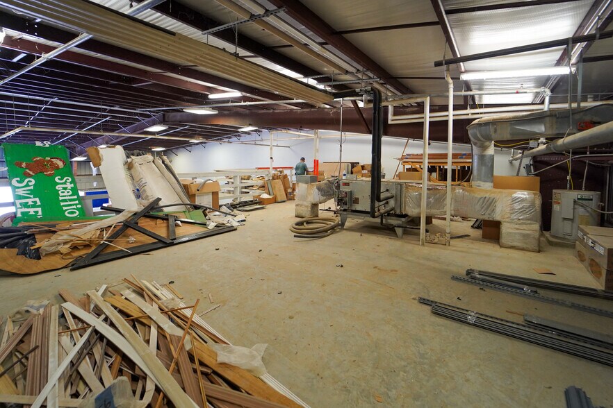 More Photos Of 8609 Lone Tree Rd, Victoria Industrial For Sale