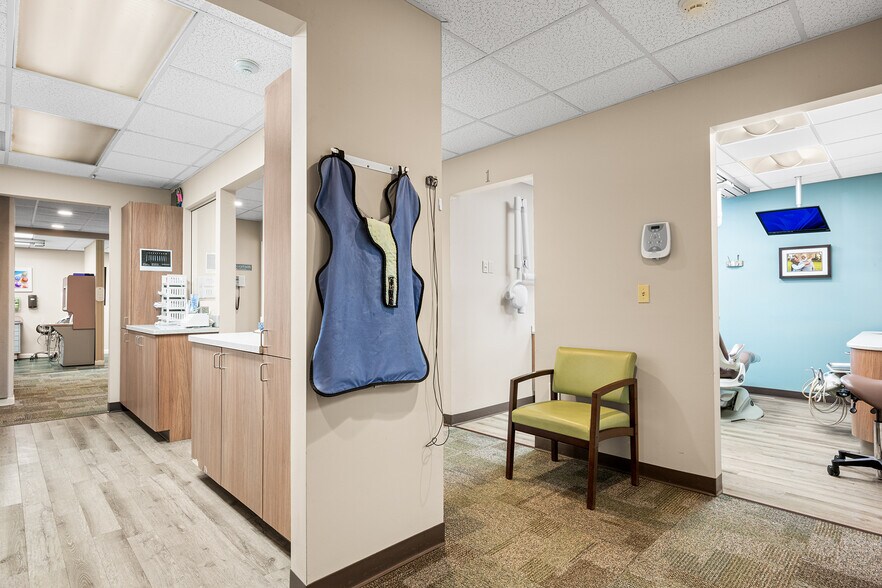 More Photos Of 131 Boston Post Rd, East Lyme Office For Lease