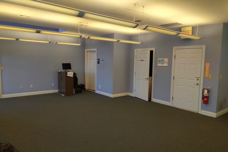 More Photos Of 4 Walter E Foran Blvd, Flemington Office For Sale