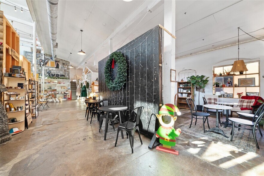 More Photos Of 508 N Center Ave, Brownwood Department Store For Sale