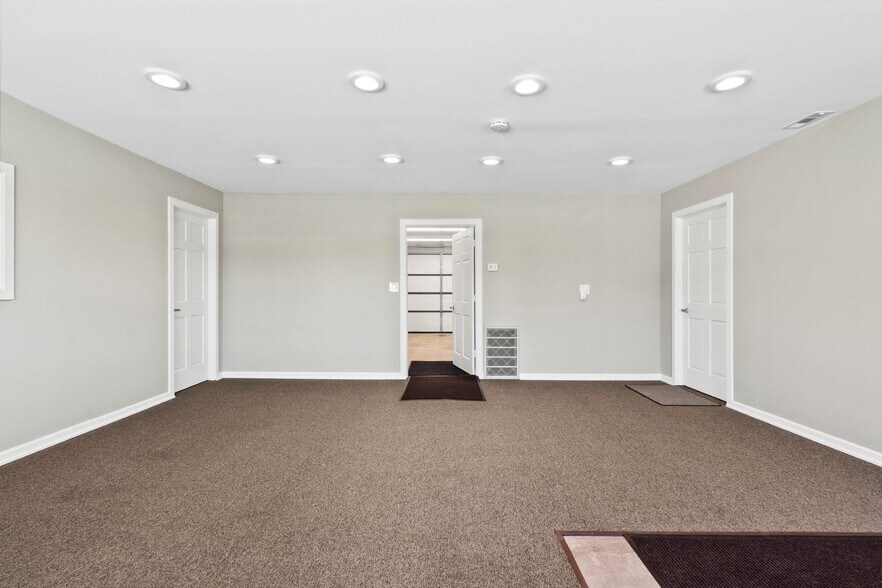 More Photos Of 1712-1714 Findlay Rd, Lima Office For Lease