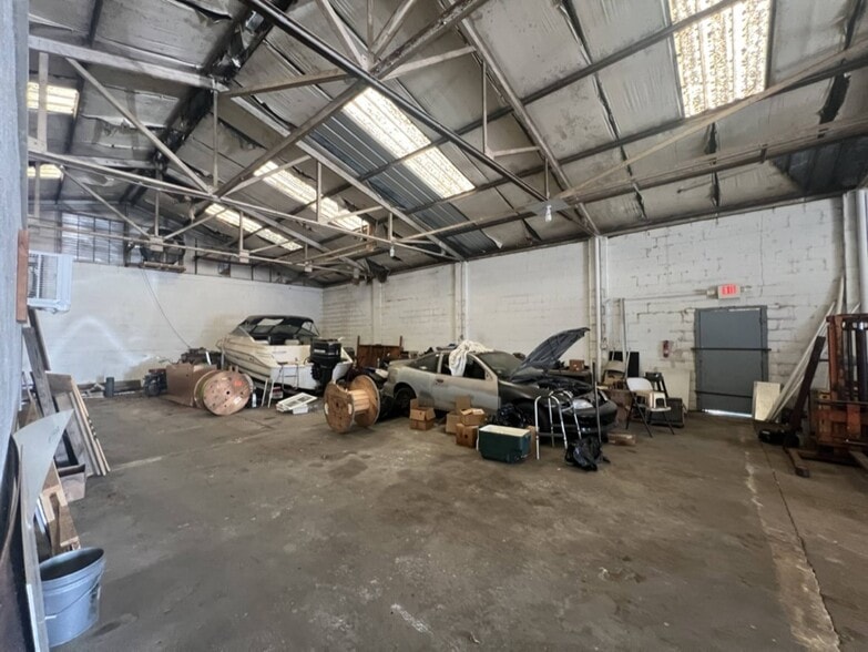 More Photos Of 2144 Delano St, Pensacola Warehouse For Sale