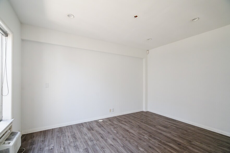 More Photos Of 3307-3309 Pico Blvd, Santa Monica Storefront For Lease