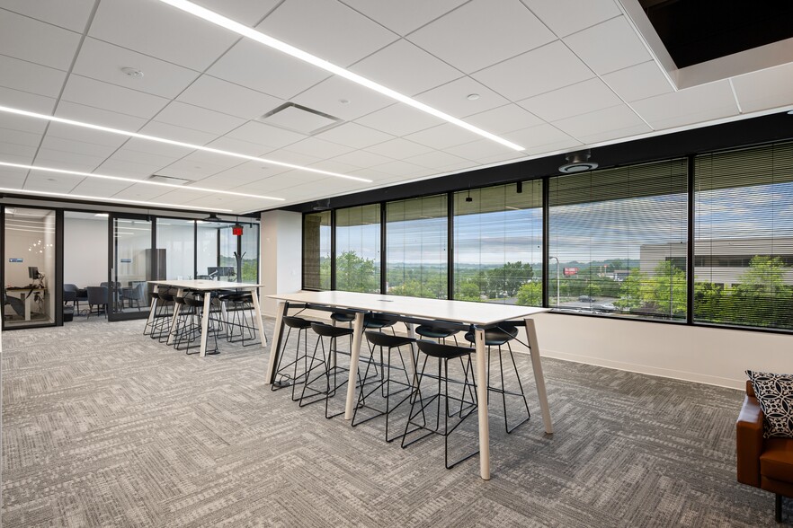 More Photos Of 3340 Perimeter Hill Dr, Nashville Office For Sale