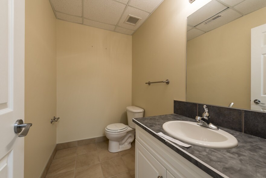 More Photos Of 380 Mackenzie Blvd, Fort McMurray Warehouse For Lease