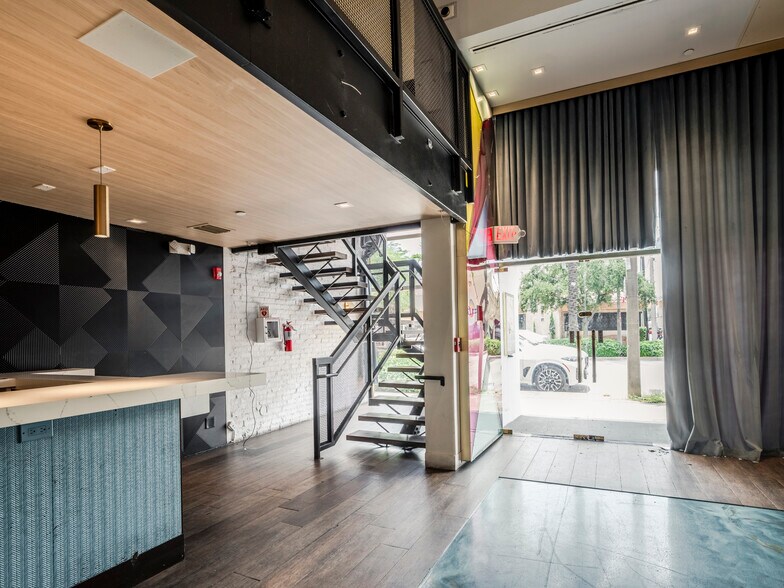 More Photos Of 2415 Ponce de Leon Blvd, Coral Gables Restaurant For Lease