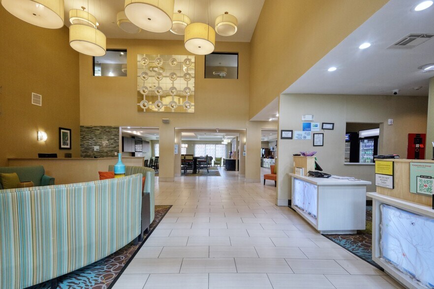 More Photos Of 3371 N Esplanade St, Cuero Hotel For Sale