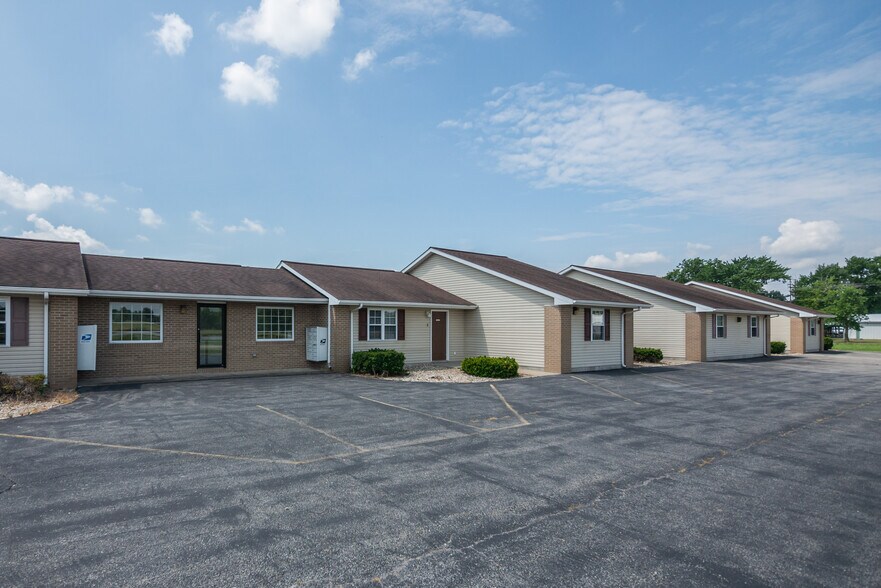 More Photos Of 12628 Edwards Ln, Ina Apartments For Sale