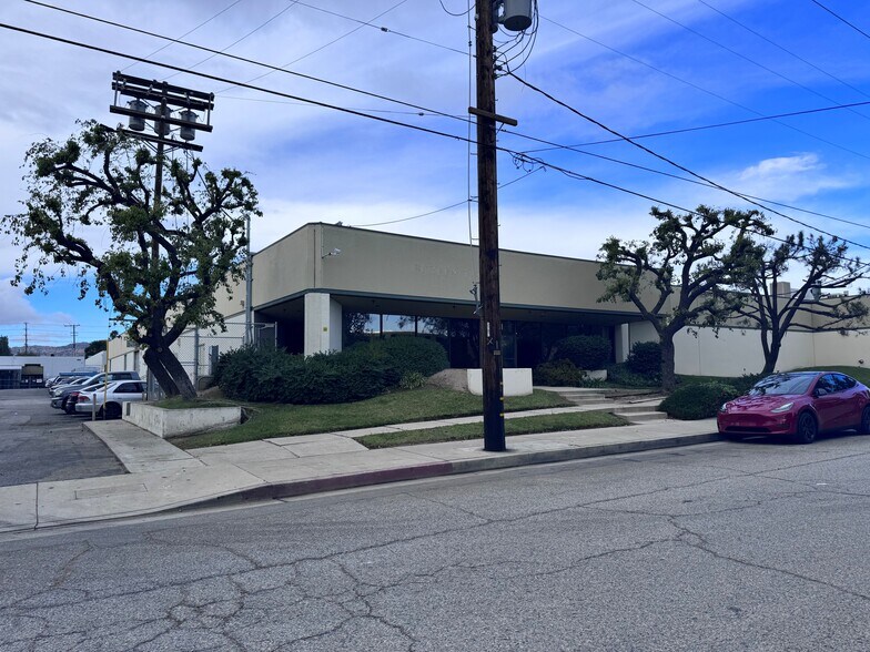 More Photos Of 9621-9631 Irondale Ave, Chatsworth Manufacturing For Sale