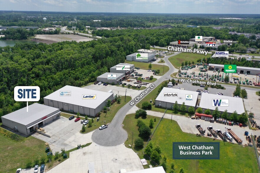 More Photos Of 36 W Chatham Ct, Garden City Showroom For Lease